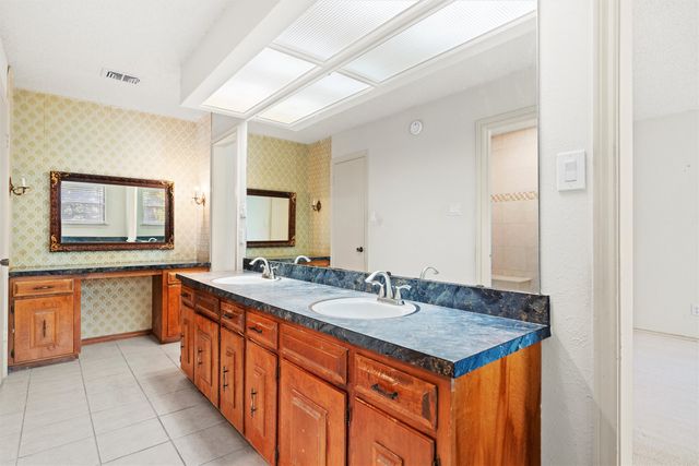 1600 Delta Drive, Arlington, TX 76012