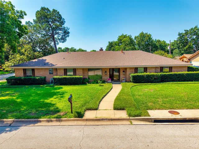 1600 Delta Drive, Arlington, TX 76012