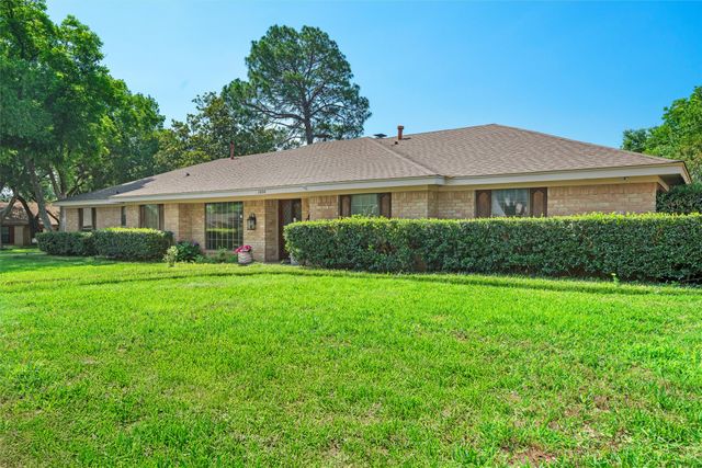 1600 Delta Drive, Arlington, TX 76012