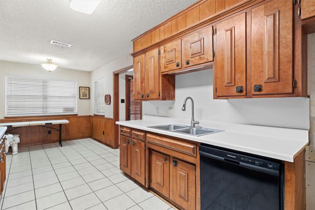 1600 Delta Drive, Arlington, TX 76012