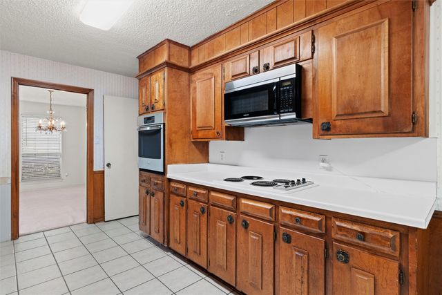 1600 Delta Drive, Arlington, TX 76012