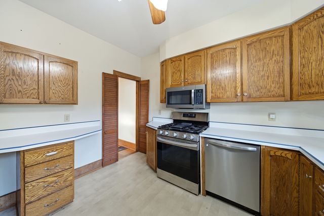 806 E CENTRAL PARK Avenue, Davenport, IA 52803