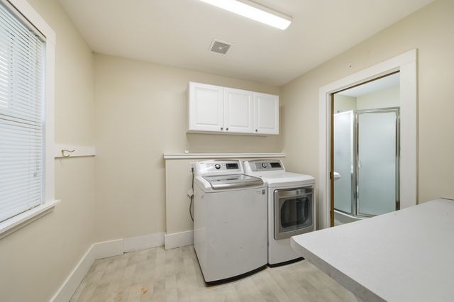 806 E CENTRAL PARK Avenue, Davenport, IA 52803