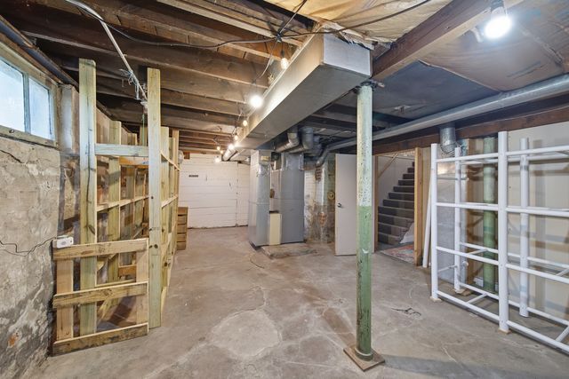 806 E CENTRAL PARK Avenue, Davenport, IA 52803