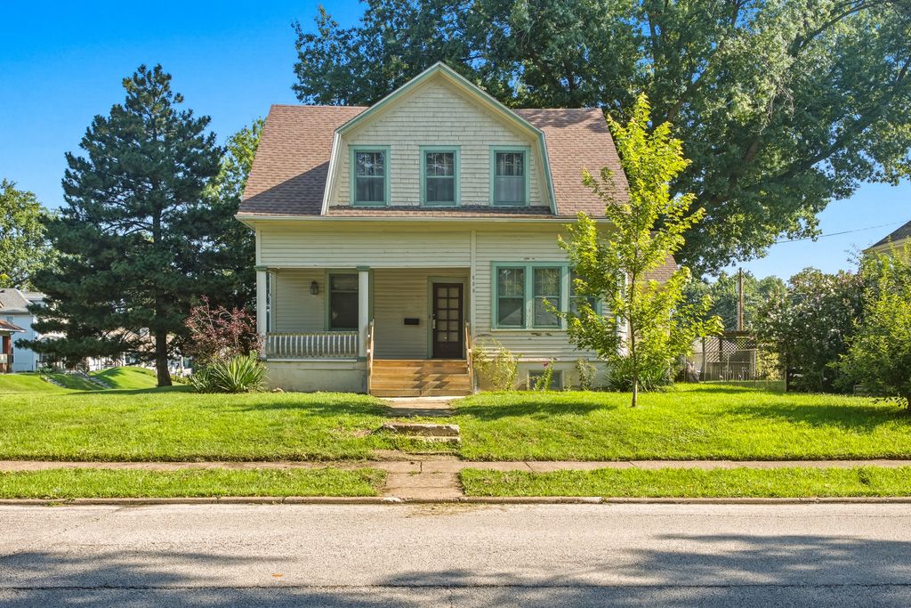 806 E CENTRAL PARK Avenue, Davenport, IA 52803