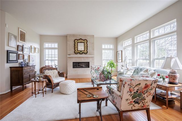 11 Charissa Run, Henrietta, NY 14623