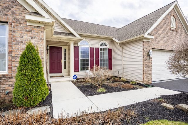 11 Charissa Run, Henrietta, NY 14623