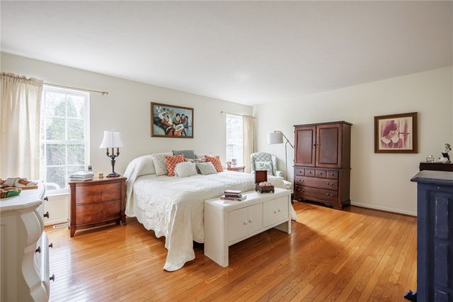 11 Charissa Run, Henrietta, NY 14623