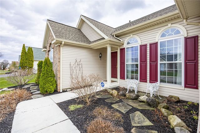 11 Charissa Run, Henrietta, NY 14623