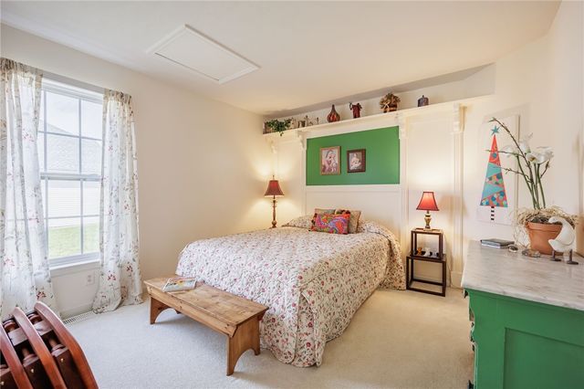 11 Charissa Run, Henrietta, NY 14623