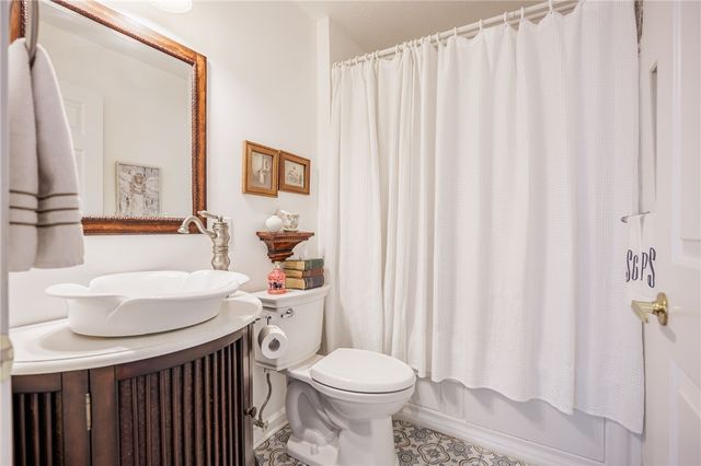 11 Charissa Run, Henrietta, NY 14623