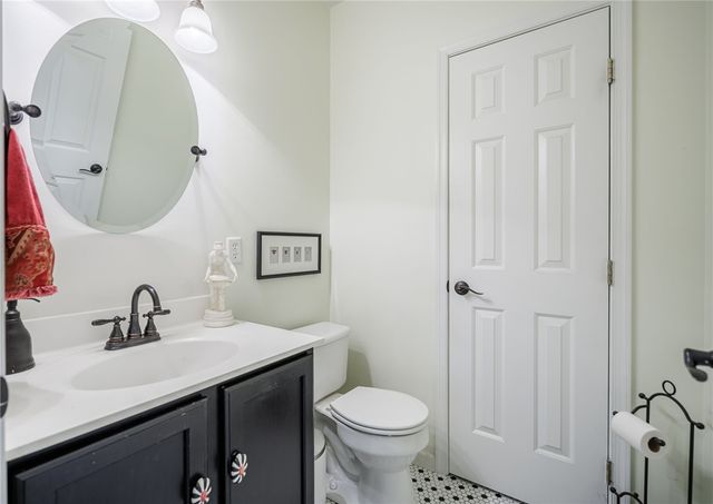 11 Charissa Run, Henrietta, NY 14623