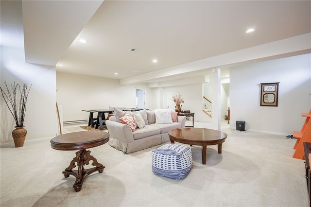 11 Charissa Run, Henrietta, NY 14623