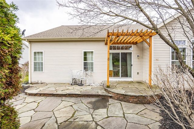 11 Charissa Run, Henrietta, NY 14623