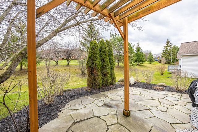 11 Charissa Run, Henrietta, NY 14623