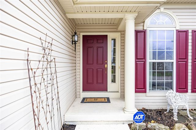 11 Charissa Run, Henrietta, NY 14623