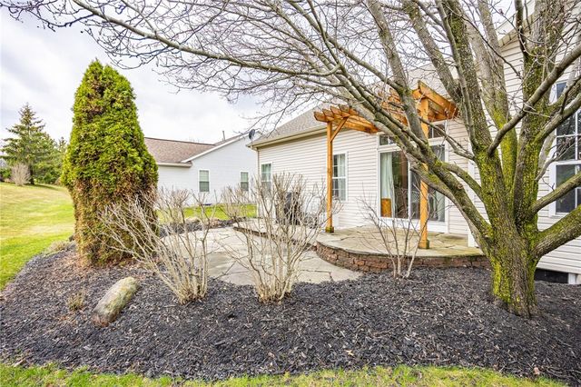 11 Charissa Run, Henrietta, NY 14623