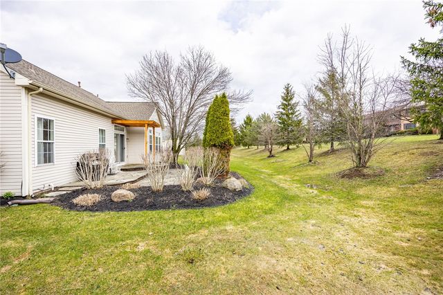 11 Charissa Run, Henrietta, NY 14623