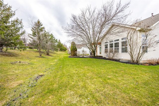 11 Charissa Run, Henrietta, NY 14623