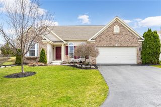 11 Charissa Run, Henrietta, NY 14623