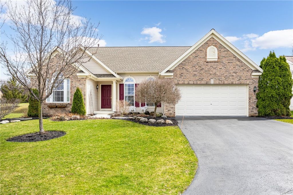 11 Charissa Run, Henrietta, NY 14623