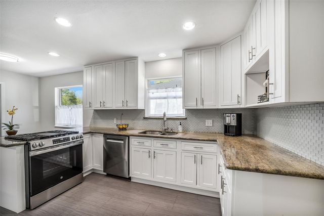 6215 Queensloch Drive, Houston, TX 77096