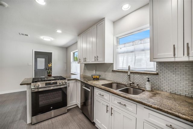 6215 Queensloch Drive, Houston, TX 77096