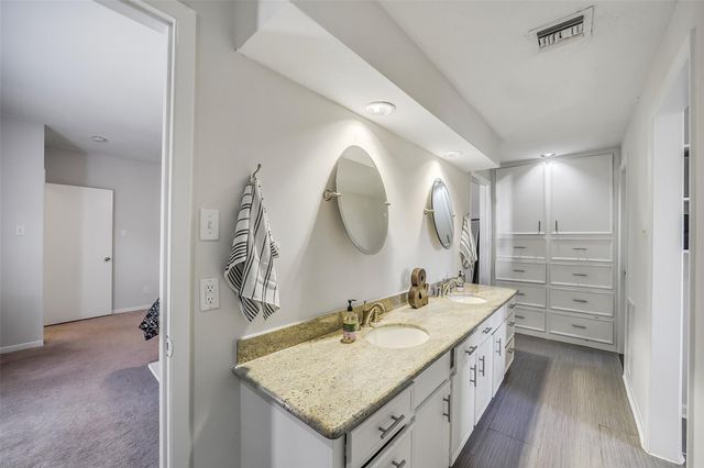 6215 Queensloch Drive, Houston, TX 77096