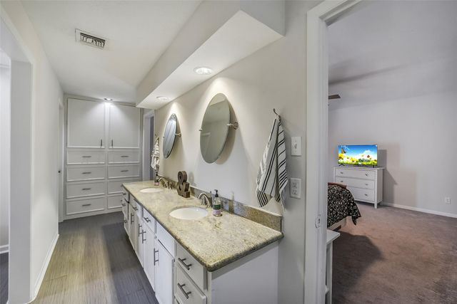 6215 Queensloch Drive, Houston, TX 77096