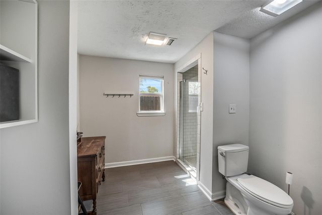 6215 Queensloch Drive, Houston, TX 77096