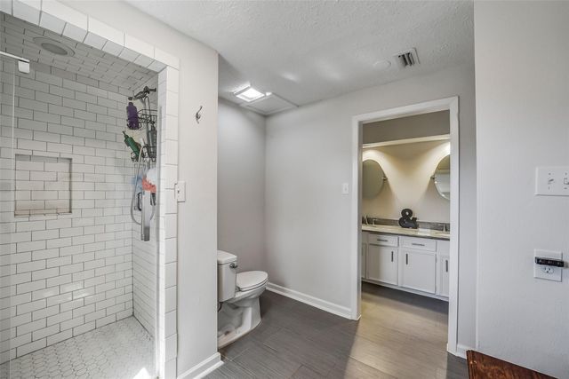 6215 Queensloch Drive, Houston, TX 77096