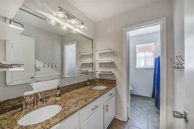 6215 Queensloch Drive, Houston, TX 77096