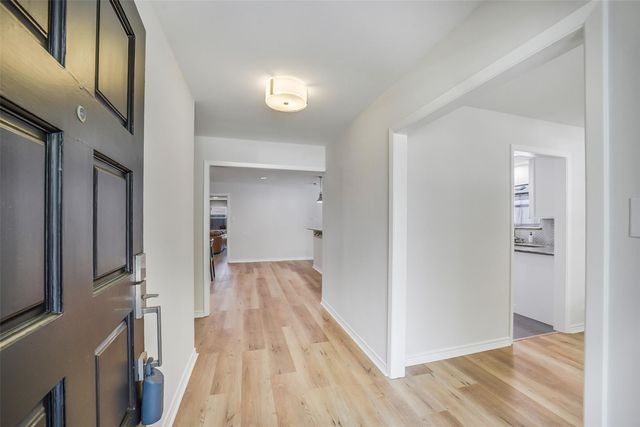 6215 Queensloch Drive, Houston, TX 77096