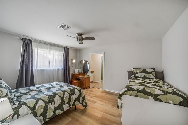 6215 Queensloch Drive, Houston, TX 77096