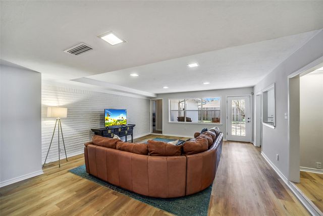 6215 Queensloch Drive, Houston, TX 77096