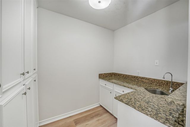 6215 Queensloch Drive, Houston, TX 77096