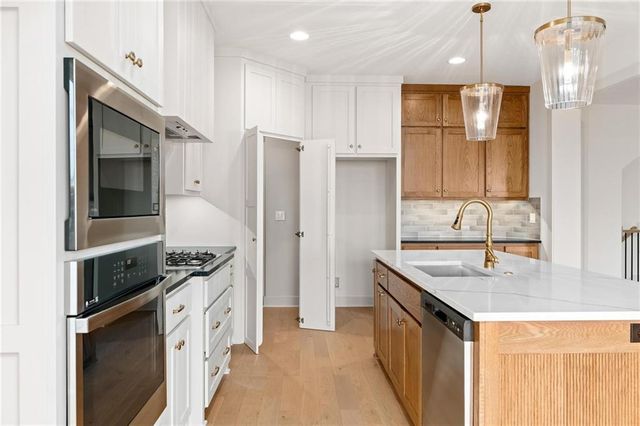 16701 Parkhill Street, Overland Park, KS 66221