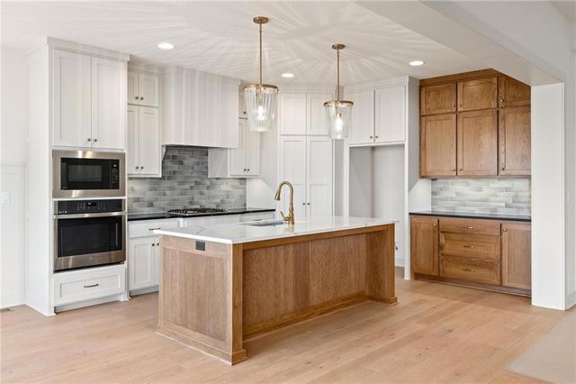 16701 Parkhill Street, Overland Park, KS 66221