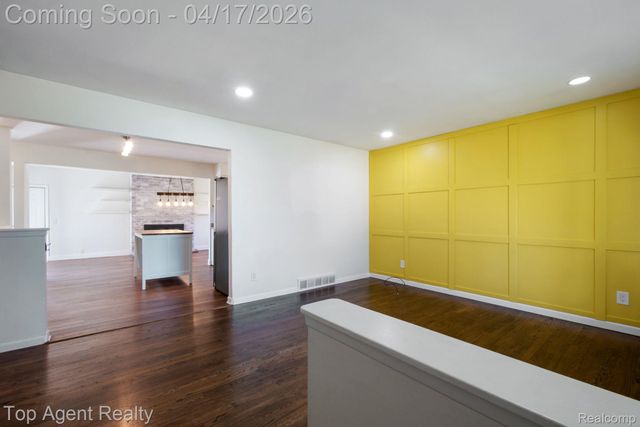 1973 Alexander Drive, Troy, MI 48083