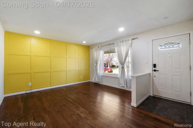 1973 Alexander Drive, Troy, MI 48083