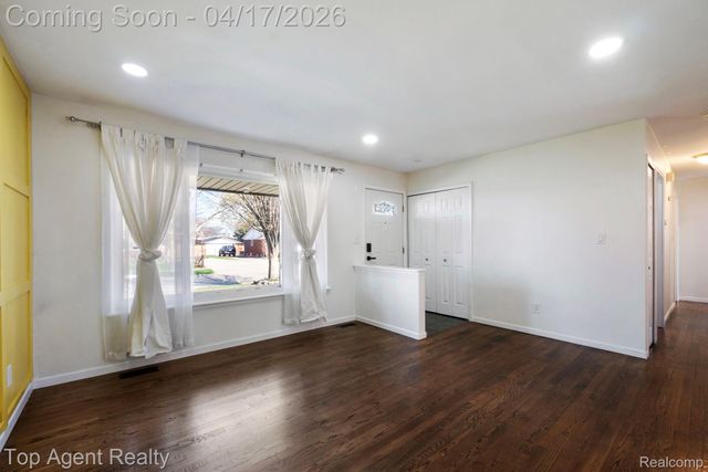 1973 Alexander Drive, Troy, MI 48083