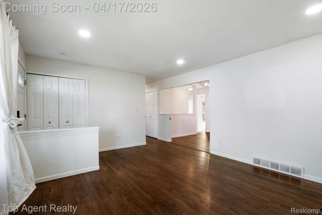 1973 Alexander Drive, Troy, MI 48083