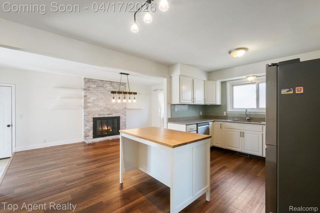 1973 Alexander Drive, Troy, MI 48083