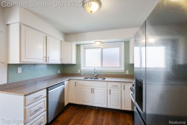 1973 Alexander Drive, Troy, MI 48083