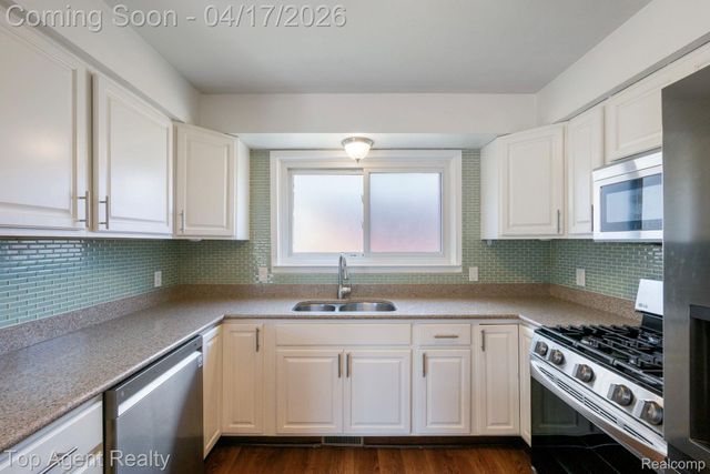 1973 Alexander Drive, Troy, MI 48083