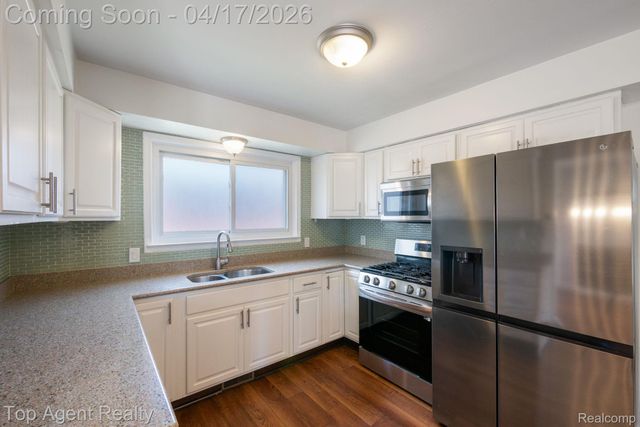 1973 Alexander Drive, Troy, MI 48083