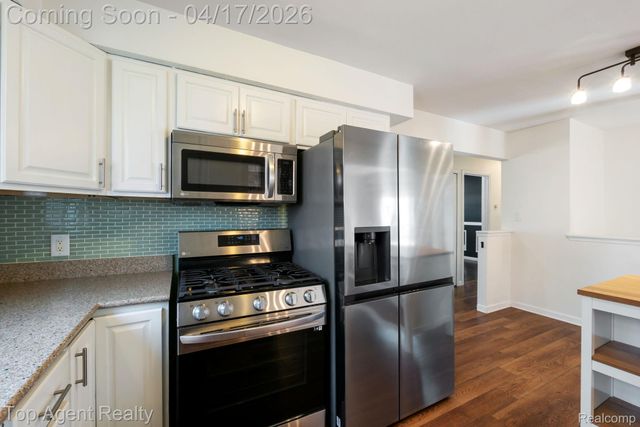 1973 Alexander Drive, Troy, MI 48083