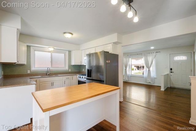 1973 Alexander Drive, Troy, MI 48083