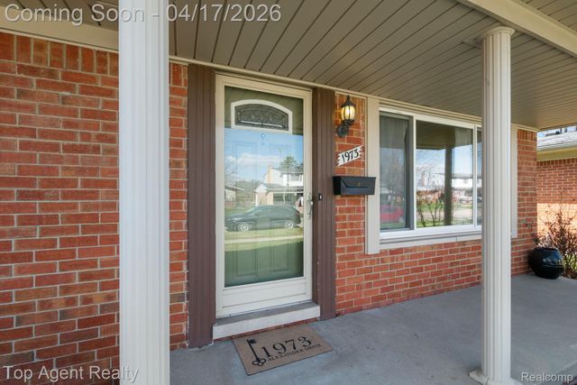 1973 Alexander Drive, Troy, MI 48083