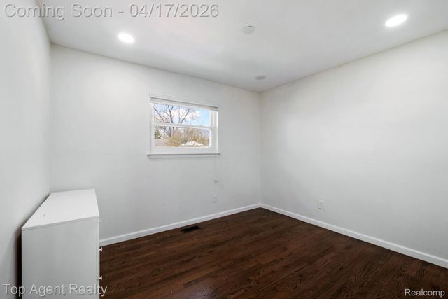 1973 Alexander Drive, Troy, MI 48083